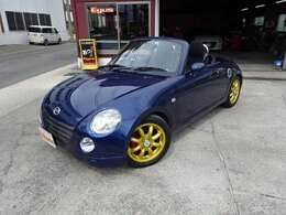 ゴールドカラーのMINIライトアルミホイールが目立ちます！