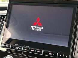 【大画面ナビ】人気の大型10インチナビを装備。存在感のある大画面はインパクト大！ナビ利用時のマップ表示は見やすく、テレビやDVDは臨場感がアップ！いつものドライブがグッと楽しくなります♪