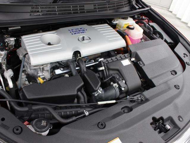 2ZR-FXE型 1.8L 直4 DOHCエンジンと3JM型 交流同期電動機のハイブリッドシステム搭載、FF駆動です。