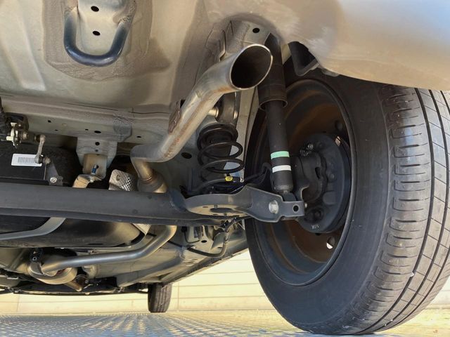 お車を安心してお乗りいただく為には、足回りの定期点検が欠かせません。サービスサポート（有償保証）では無料点検もご提供しており、安心のカーライフをお過ごしいただけるサポート体制が整っています。