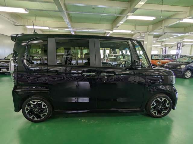 当店では、オールメーカー・オールカラーの新車・届出済み未使用車を取り揃えております。