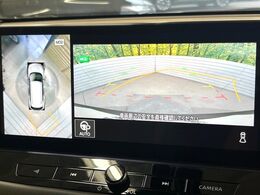 【アラウンドビューモニター】専用のカメラにより、上から見下ろしたような視点で360度クルマの周囲を確認することができます☆死角部分も確認しやすく、狭い場所での切り返しや駐車もスムーズに行えます。