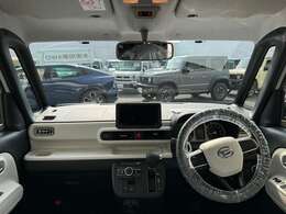 インパネはシンプルなデザインなので、各操作スイッチなども使いやすい位置に配置されています！！