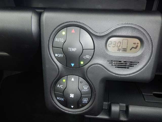 オートエアコン付き★　一度温度を設定すれば、自動的に過ごし易い温度に調整してくれますよ（＾＾）　車内をいつでも快適空間に♪