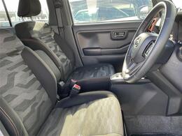 【運転席】座り心地が良いシートなので長時間の運転でも快適にお過ごしいただけます。新品のフロアマットのご注文も可能です。掲載箇所以外にご希望の写真がございましたらお気軽にお問い合わせ下さい。