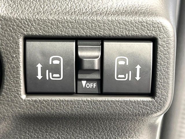 【両側パワースライドドア】スマートキーや運転席のスイッチで後席両側スライドドアの開閉が可能♪電動だから力を入れてドアを開ける必要が無く、小さなお子様でも簡単に開け閉めでき快適です♪