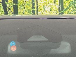 【トヨタセーフティセンス】走行中に前方の車両等を認識し、衝突しそうな時は警報とブレーキで衝突回避と被害軽減をアシスト。より安全にドライブをお楽しみいただけます。