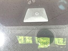 【ホンダセンシング】走行中に前方の車両等を認識し、衝突しそうな時は警報とブレーキで衝突回避と被害軽減をアシスト。より安全にドライブをお楽しみいただけます。