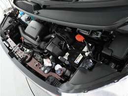 エンジンは車の心臓部分です。このエンジンルームが汚いとトラブルの基になります。当店は専用の液剤を使って徹底的に綺麗にします。