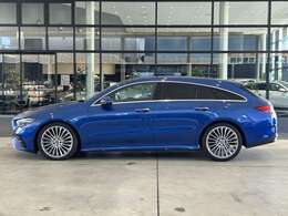 納車前整備はメーカー規定に基づき併設工場で入念に行います。メルセデス・ベンツ指定のツールと技術を用い、メーカーの研修を受けたメカニックがお客様のお車を整備いたします。神奈川運輸支局指定整備工場です。