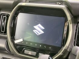 【メーカー純正ナビ】インテリアに溶け込むスタイリッシュな「専用設計」メーカーナビを装備♪視認性や操作性など基本性能にも優れ、より上質なカーライフをお楽しみいただけます。