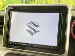 【純正ナビ】人気の純正ナビを装備しております。ナビの使いやすさはもちろん、オーディオ機能も充実！キャンプや旅行はもちろん、通勤や買い物など普段のドライブも楽しくなるはず♪