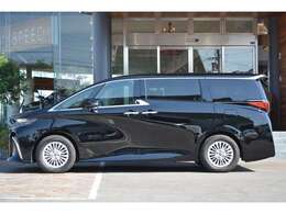 ■5年10万kmの新車保証付き■新車販売だからディーラー販売店で購入する場合と同じく5年10万kmのメーカー保証付！もちろんお近くのディーラー様で無 償保証修理やアフーサービスも受けれます。