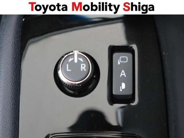 駐車時に便利なスマ-トキ-連動オ-ト格納式ドアミラーを装備しています。施錠すると自動的にドアミラーを格納する便利な機能です！