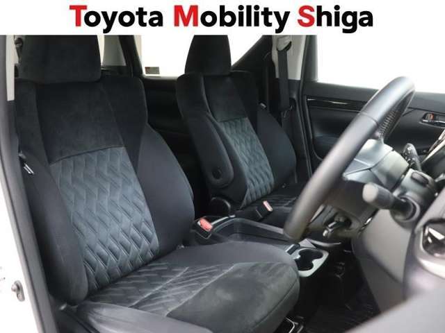 運手席も助手席もリラックスしてゆったりと座っていただけます。