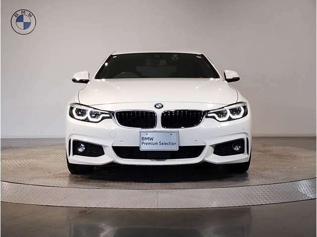 BMW代表的な特徴のキドニーグリル。BMWのすべてのモデルに採用され、BMWらしさを強調しております。