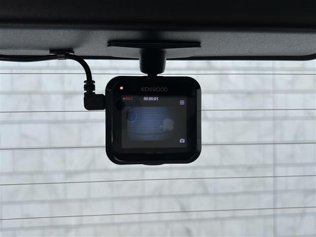 【ドライブレコーダー】運転中の記録を残します。事故などを起こした起こされた時の証拠を残します。映像を保存するにはSDカードが必要となります。
