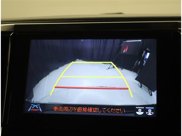 純正ナビのお取りカーナビが付いていれば初めて通る道でも迷わずに目的地にたどり着けますね。迷わなければ余計なガソリンも使わずにエコです。付けも承れます。