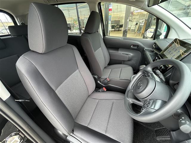 【1列目シート】もちろん車内はキレイです♪よりクリーンな状態をキープしたいお客様には『シート撥水コーティング』がおすすめ！除菌・消臭に効果を発揮し多くの方にご好評いただいております。