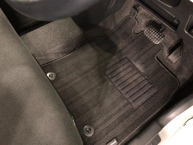 嬉しい純正フロアマット付き♪　状態も良好です（＾＾♪