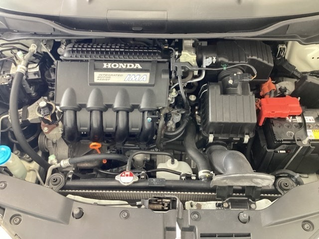 ホンダスタッフがしっかり整備して保証付きにてお渡し致します。エンジンルーム＆室内ルームともにクリーニング済みで清潔です。快適なドライブをお楽しみください。
