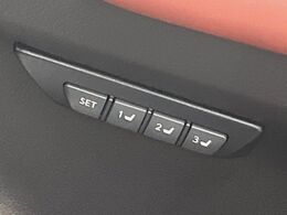 【メモリー機能付きパワーシート】ドライバーごとに設定したシート位置を記憶して、ボタン一つで切り替えできる便利な機能！運転する方が複数名いらっしゃるご家庭におすすめです♪