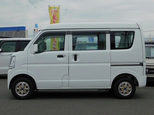なお、業者販売(車種による)も行っておりますので、ご気軽にお問合せ、ご来店下さい。ご来店時GU様側よりご入店されますと、軽自動車がすぐ見れます。