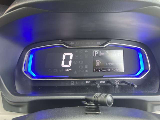 スピードメーターもシンプルで見やすいです。