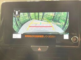 【バックカメラ】駐車時に後方がリアルタイム映像で確認できます。大型商業施設や立体駐車場での駐車時や、夜間のバック時に大活躍！運転スキルに関わらず、今や必須となった装備のひとつです！