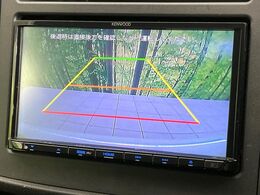 【バックカメラ】駐車時に後方がリアルタイム映像で確認できます。大型商業施設や立体駐車場での駐車時や、夜間のバック時に大活躍！運転スキルに関わらず、今や必須となった装備のひとつです！