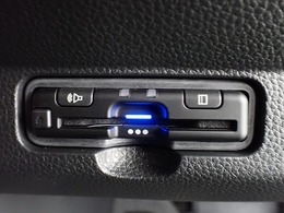 デザインスッキリのビルトイン『ETC』！高速道路の特典はもちろん、キャッシュレスなので料金所では徐行するだけで通過可能です！