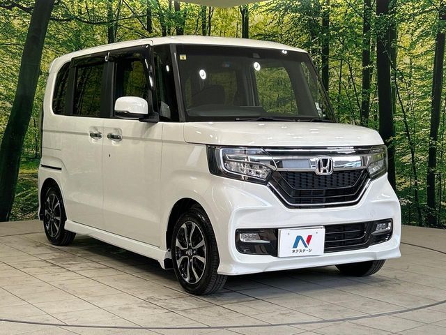 大好評のボディコーティング「弾スプラッシュコート」もご納車までに施工可能。通常のガラスコートと異なる、耐久年数6年の無機質ガラスコーティングが、ボディをキレイな状態に保ってくれます。