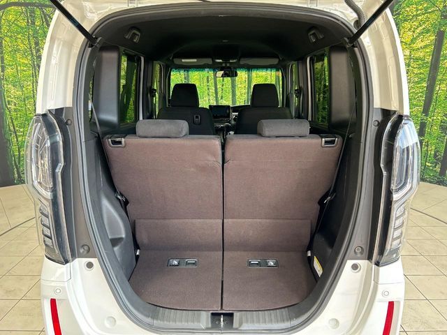 普段のお買い物や通勤、送迎等に十分な荷室スペースを確保しております。セカンドシートを倒すと、大きな荷物の積載も可能です♪