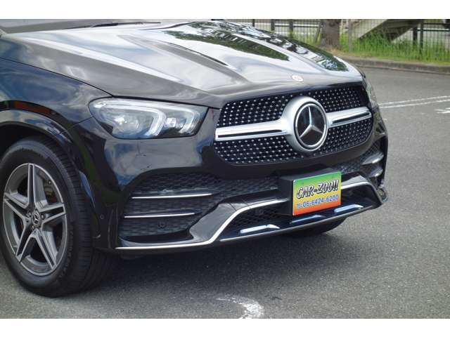 ダイヤモンドグリルに各部メッキを施した重厚感のあるフロント廻り