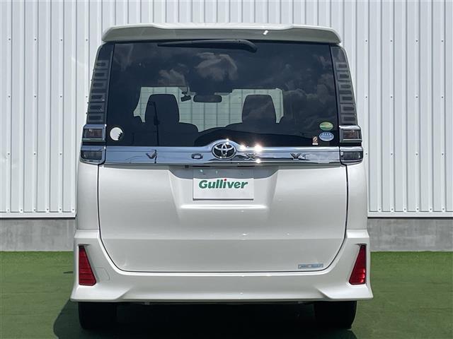 【トランク】積み込みやすくて、たっぷり積める荷室です。シートアレンジできるものは、乗車人数と荷物の量や大きさによってシートを動かすことができるので、より快適なドライブが可能です！