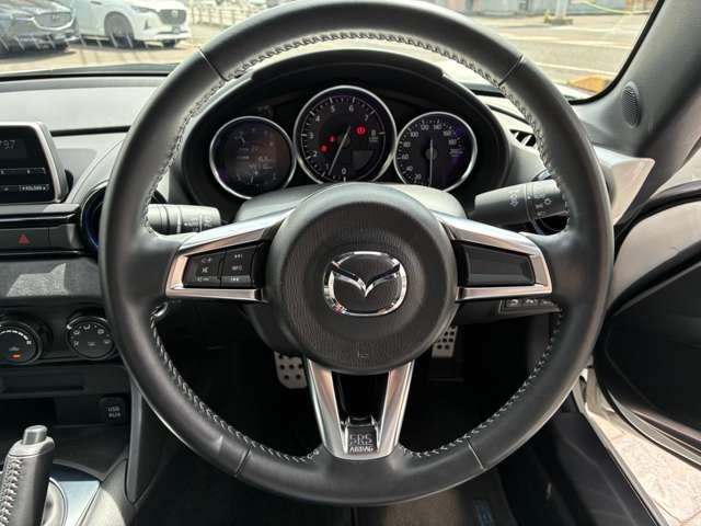 手になじむフィット感で運転も快適