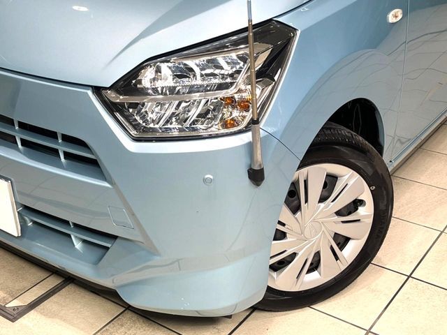 【LEDヘッドライト】悪天候や夜間走行時も良好な視界を確保し安心して運転できる高輝度LEDヘッドライトを装備！点灯速度が早く、消費電力も抑えられています。