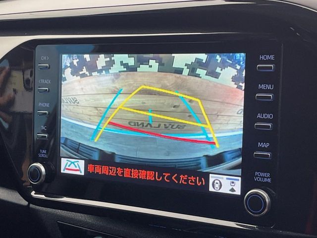 【バックカメラ】駐車時に後方がリアルタイム映像で確認できます。大型商業施設や立体駐車場での駐車時や、夜間のバック時に大活躍！運転スキルに関わらず、今や必須となった装備のひとつです！