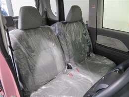 「まるごとクリーニング」施工済み！　運転席・助手席シートは取り外して洗浄しています。