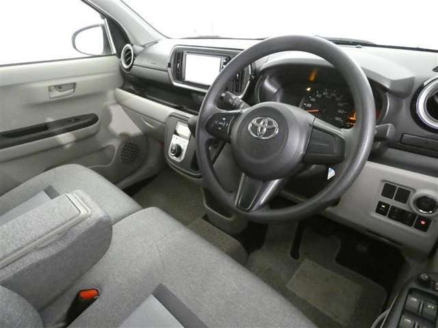 【運転席】運転席周りの画像です。プロの手で隅々までクリーニングしています。ご来店いただき実際に見てみてくださいね☆