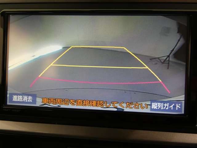 【バックカメラ】バックカメラ装着車です。バックする時に、後方の様子をナビ画面に表示します！慣れない駐車場での駐車や、せまい場所での車庫入れの時も、安全確認OK！思いがけずコツン！なんて事も防げますヨ