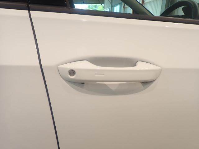 ”Keyless Access”によって、ドアハンドルに手をかけるだけでドアロックが解除できます！