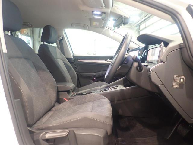 楽な姿勢で座ることが出来るので長時間の運転でも疲れにくいですし体もぶれにくいですよ。
