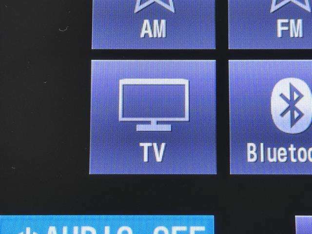 TVが見れるチューナーを装備しています。　新しい車でも付いていないことで、TVが見れない事も多々あるので要チェックです。