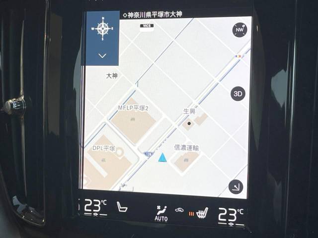 純正ナビ:一体感のあるナビは、高級感ある車内を演出してくれます。Bluetooth再生などオーディオ機能も充実しておりますので、運転もより楽しめます♪