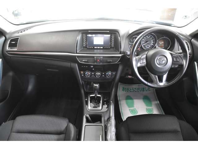 運転席周りも擦れや汚れなどなく綺麗です！運転席・助手席に使用感も少なく大事に乗られていたことが想像できます！！電装品関係も全てチェック済みですのでご安心下さい！