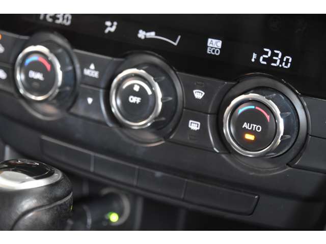 オートエアコンも外せない装備の一つですね☆