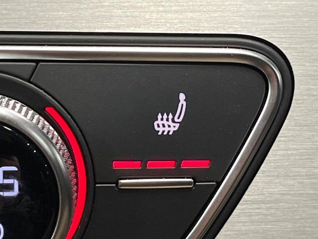 ●フロントシートヒーティング：運転席・助手席共に三段階で調節が可能なシートヒーターを装備しております。季節を問わず快適にご使用いただけます。