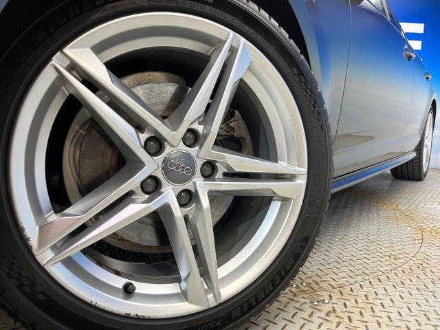●純正18インチアルミホイール：輸入車ならではの卓越した走りを支えるホイールと足回りです！日本車の走りに慣れている方にもぜひ体感して頂きたいほど、高いレベルでまとまっています！