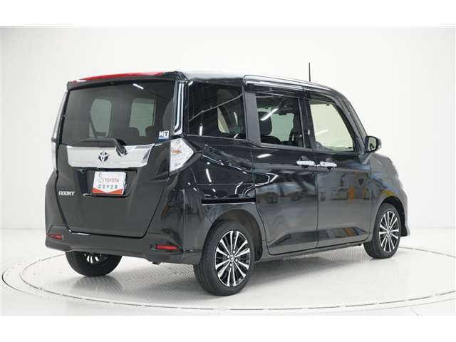 後続車から視認性の良いストップランプの配置で追突抑制になります。
